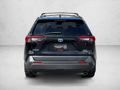 Used 2021 Toyota RAV4 XLE Premium AWD/4WD image 6
