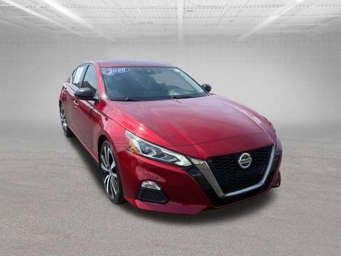 Used 2020 Nissan Altima 2.5 SR w/ Premium Package FWD image 3