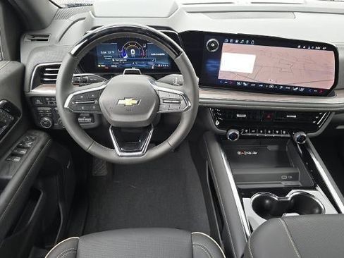 New 2026 Chevrolet Suburban Premier AWD/4WD image 15