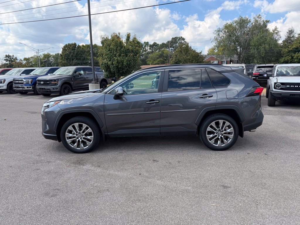 Used 2023 Toyota RAV4 XLE Premium FWD image 4