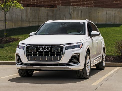 Used 2025 Audi Q7 3.0T Premium Plus AWD/4WD image 7