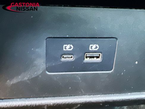 Used 2023 Nissan Rogue SV image 31