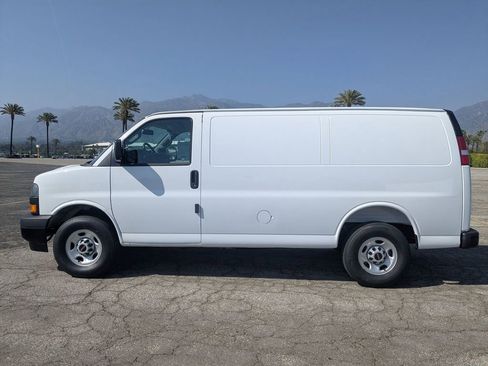 New 2026 GMC Savana 2500 w/ Driver Convenience Package image 9