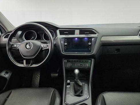 Used 2018 Volkswagen Tiguan SE FWD image 25