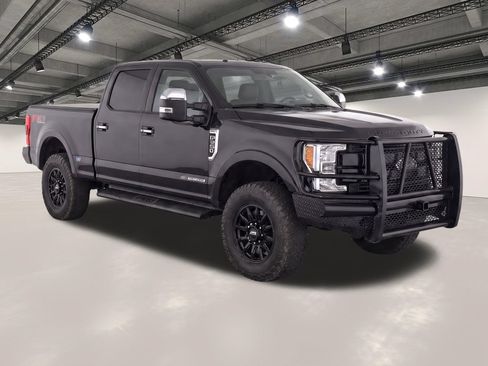 Used 2019 Ford F250 Lariat w/ Chrome Package AWD/4WD image 2