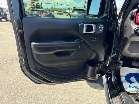 Used 2018 Jeep Wrangler Unlimited Rubicon AWD/4WD image 12