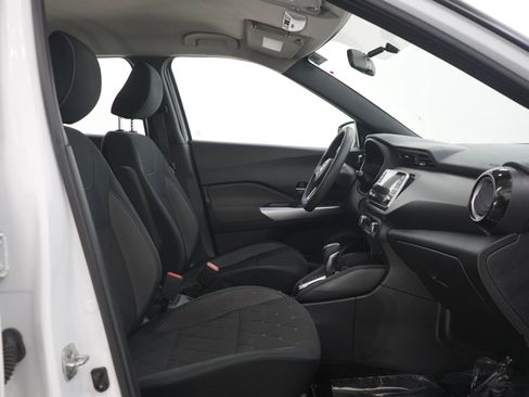 Used 2018 Nissan Kicks SV FWD image 11
