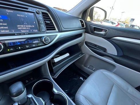 Used 2016 Toyota Highlander XLE AWD/4WD image 35