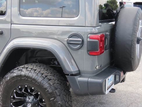 Used 2020 Jeep Wrangler Unlimited Sahara AWD/4WD image 15