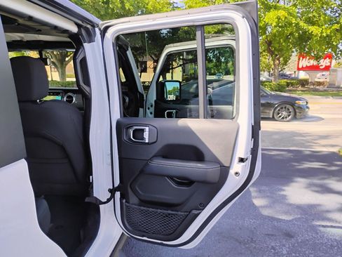 Used 2023 Jeep Gladiator Overland image 78