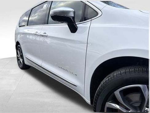 New 2026 Chrysler Pacifica Pinnacle image 37