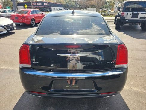 Used 2018 Chrysler 300 Touring image 10