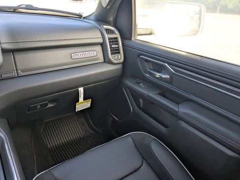 New 2026 RAM 1500 Laramie AWD/4WD image 17