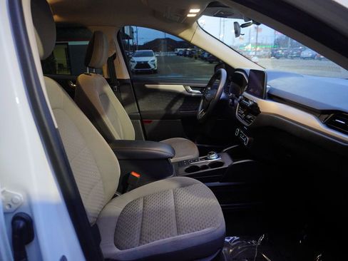 Used 2020 Ford Escape SE image 31