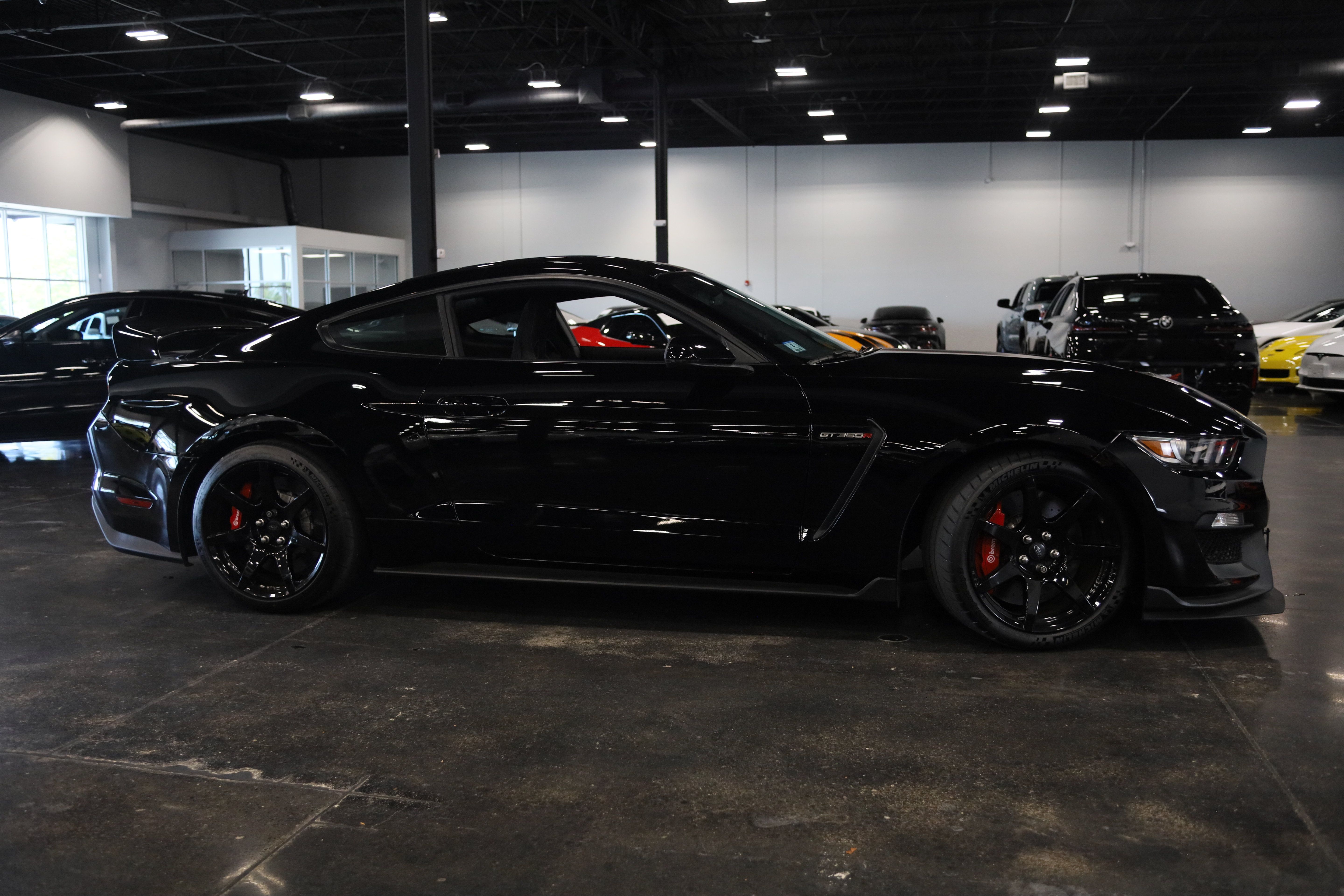 Used 2017 Ford Mustang Shelby GT350R w/ GT350R Equipment Group 920A RWD image 8