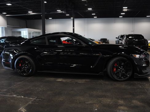 Used 2017 Ford Mustang Shelby GT350R w/ GT350R Equipment Group 920A RWD image 8