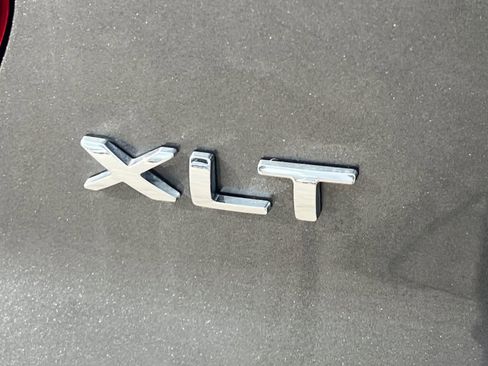 Used 2018 Ford Explorer XLT w/ Equipment Group 202A image 17