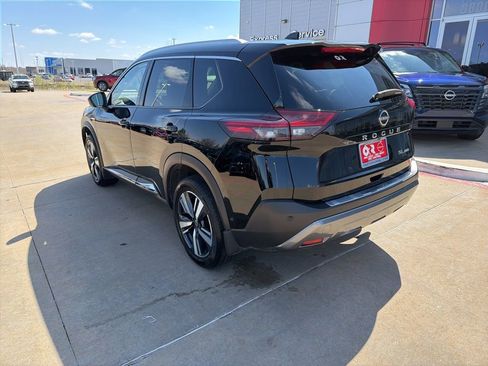 Used 2023 Nissan Rogue SL w/ SL Premium Package image 3