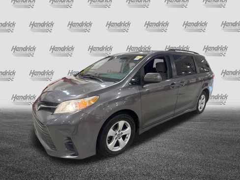 Used 2018 Toyota Sienna LE FWD image 39