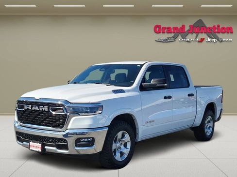 Used 2025 RAM 1500 Big Horn AWD/4WD image 3