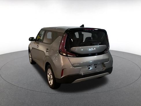 Used 2025 Kia Soul LX w/ LX Technology Package FWD image 10