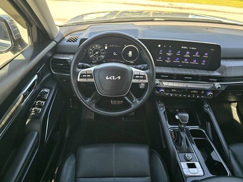Used 2024 Kia Telluride SX w/ Towing Package FWD image 13