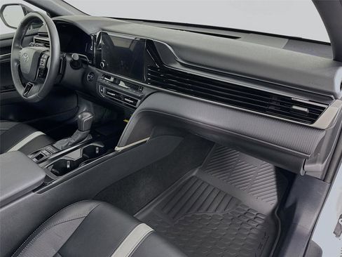 Used 2025 Toyota Camry SE image 27