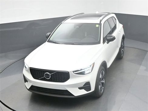 New 2026 Volvo XC40 B5 Core w/ Climate Package image 44
