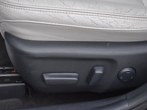 Used 2016 Toyota Avalon Limited image 24