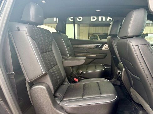 Used 2025 Buick Enclave Avenir w/ Super Cruise Package image 12