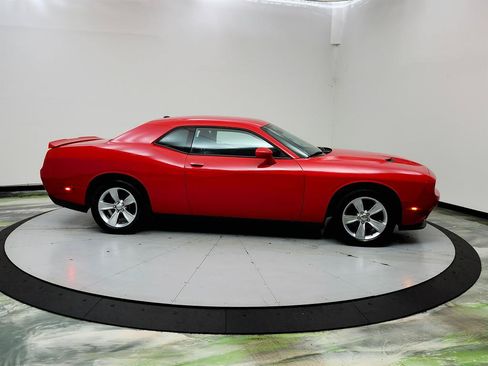 Used 2021 Dodge Challenger SXT RWD image 4