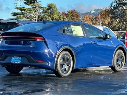 Used 2026 Toyota Prius LE image 5