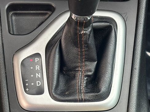 Used 2016 Jeep Cherokee Limited image 14