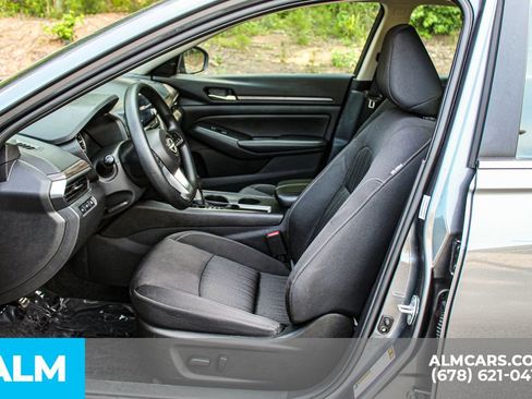 Used 2025 Nissan Altima 2.5 SV FWD image 17
