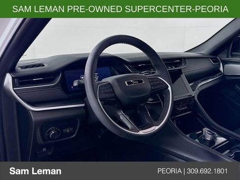 Used 2023 Jeep Grand Cherokee Altitude image 9