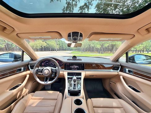 Used 2023 Porsche Panamera 4 Platinum Edition AWD/4WD image 2