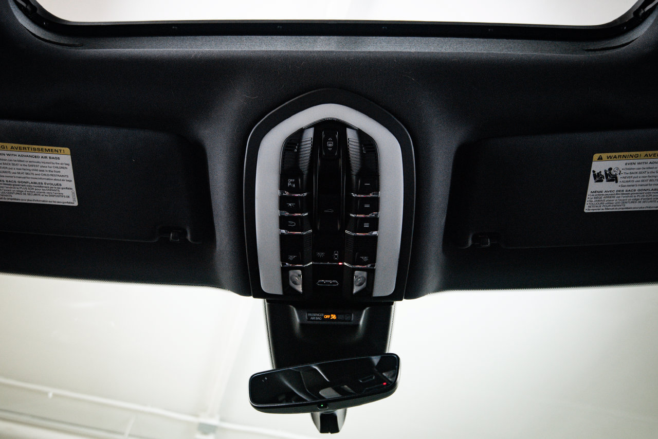 Certified 2024 Porsche Macan AWD/4WD image 20