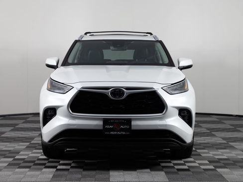 Used 2022 Toyota Highlander XLE FWD image 11