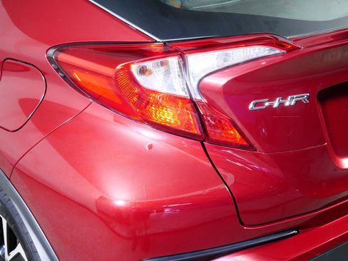 Used 2018 Toyota C-HR XLE FWD image 17