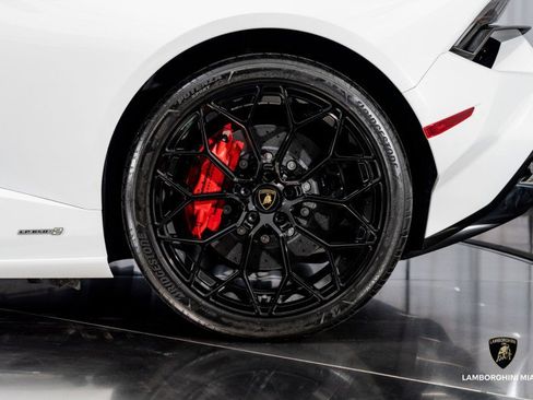 Used 2024 Lamborghini Huracan Tecnica image 11
