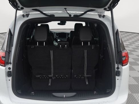 New 2026 Chrysler Pacifica Select w/ S Appearance Package image 6