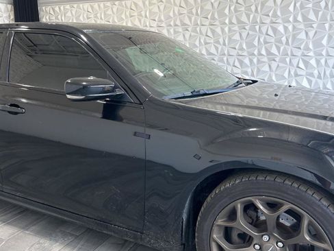 Used 2018 Chrysler 300 S w/ 300S Premium Group 2 RWD image 5