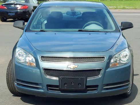 Used 2009 Chevrolet Malibu LS FWD image 2
