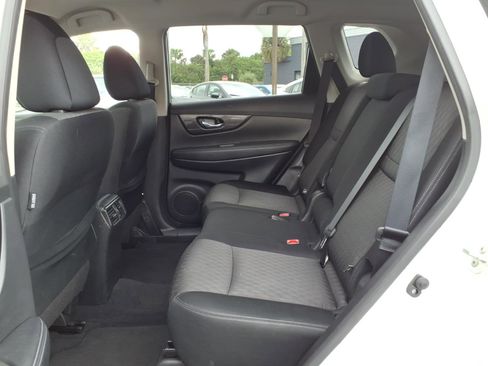 Certified 2020 Nissan Rogue SV image 17