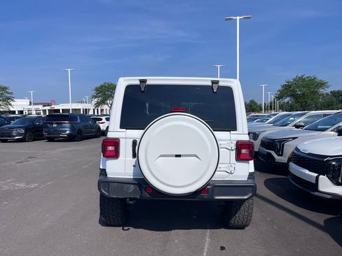 Used 2019 Jeep Wrangler Unlimited Sahara AWD/4WD image 4