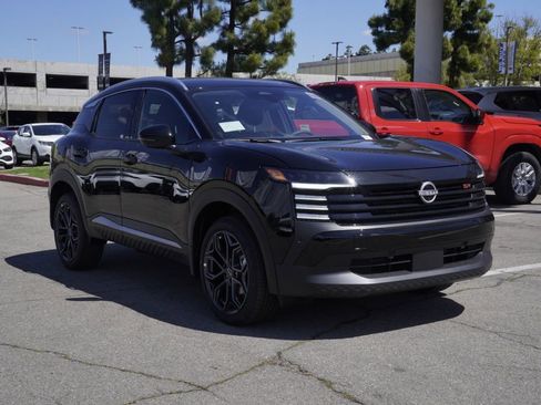 New 2026 Nissan Kicks SR FWD image 2