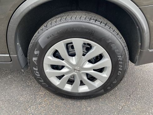 Used 2017 Nissan Rogue S AWD/4WD image 4