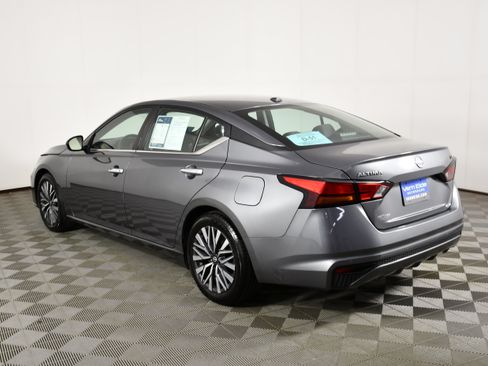 Used 2024 Nissan Altima 2.5 SV FWD image 8