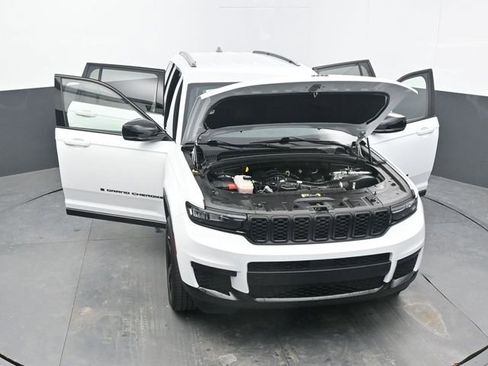 Used 2023 Jeep Grand Cherokee L Laredo image 70