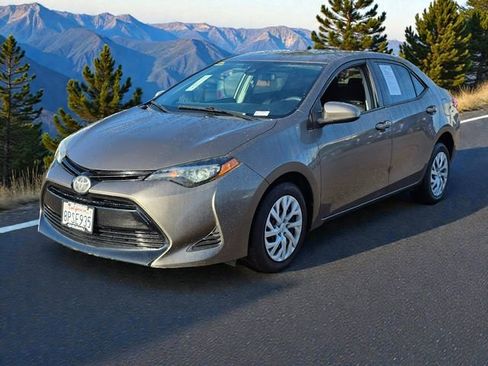 Used 2019 Toyota Corolla LE image 4